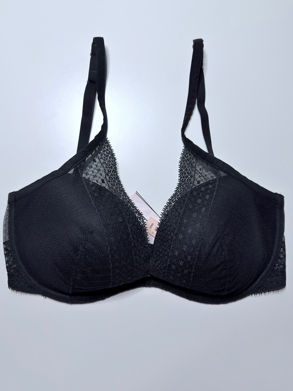 Victoria’s Secret Lightly Lined Lace Plunge Bra 34DD - Picture 1 of 7
